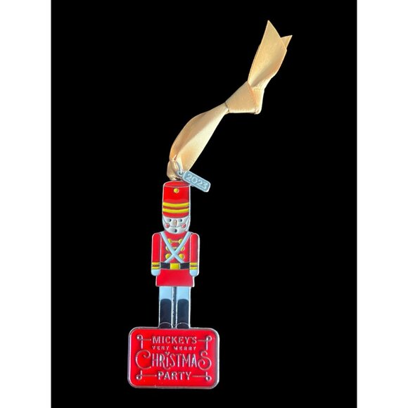 Mickey’s Very Merry Christmas Party 2023 Toy Soldier Metal Ornament, Disneyana‎ - Picture 1 of 5
